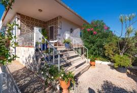 Detached 3+ bedroom villa with pool and basement near Almancil.