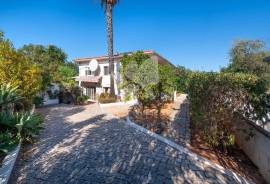 Detached 3+ bedroom villa with pool and basement near Almancil.