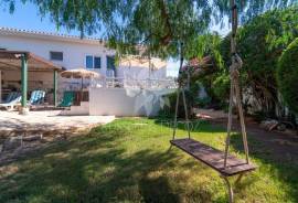Detached 3+ bedroom villa with pool and basement near Almancil.