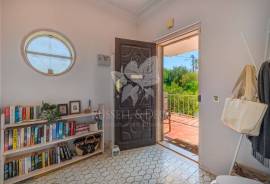 Detached 3+ bedroom villa with pool and basement near Almancil.