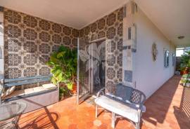 Detached 3+ bedroom villa with pool and basement near Almancil.