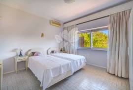 Detached 3+ bedroom villa with pool and basement near Almancil.