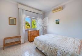 Detached 3+ bedroom villa with pool and basement near Almancil.
