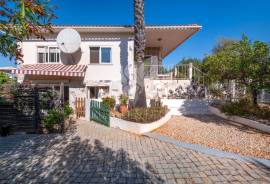 Detached 3+ bedroom villa with pool and basement near Almancil.