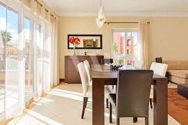 2 Bedroom Top Floor Apartment with Large Terraces for Annual Rental in Vilamoura