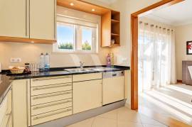 2 Bedroom Top Floor Apartment with Large Terraces for Annual Rental in Vilamoura