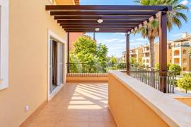 2 Bedroom Top Floor Apartment with Large Terraces for Annual Rental in Vilamoura