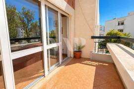 2 Bedroom Apartment to Renovate Near Vilamoura Marina