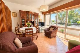 2 Bedroom Apartment to Renovate Near Vilamoura Marina