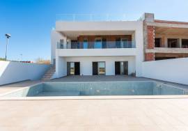 New 3 bedroom villa with swimming pool in Mexilhoeira Grande, Portimão