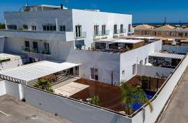 Exceptional 2 Bedroom Tavira Apartment with large terrace and private pool