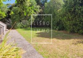 Historic Villa with Sea Views and Renovation Project in Estoril