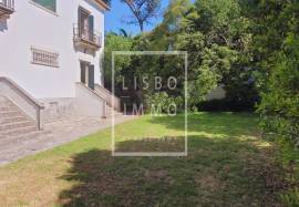 Historic Villa with Sea Views and Renovation Project in Estoril