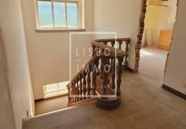 Historic Villa with Sea Views and Renovation Project in Estoril