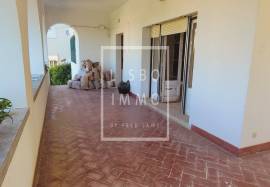 Historic Villa with Sea Views and Renovation Project in Estoril