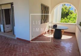 Historic Villa with Sea Views and Renovation Project in Estoril