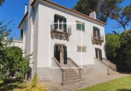 Historic Villa with Sea Views and Renovation Project in Estoril