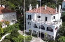 Historic Villa with Sea Views and Renovation Project in Estoril