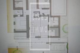 Historic Villa with Sea Views and Renovation Project in Estoril