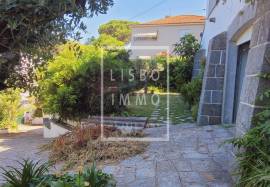 Historic Villa with Sea Views and Renovation Project in Estoril