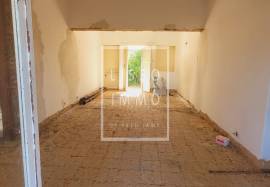 Historic Villa with Sea Views and Renovation Project in Estoril
