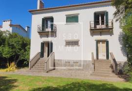 Historic Villa with Sea Views and Renovation Project in Estoril