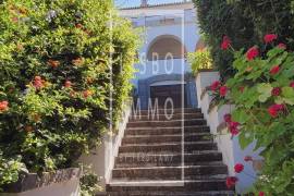 Historic Villa with Sea Views and Renovation Project in Estoril