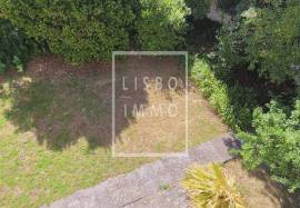 Historic Villa with Sea Views and Renovation Project in Estoril