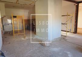 Historic Villa with Sea Views and Renovation Project in Estoril