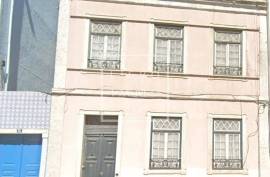 Building with Private Garden for Renovation in Lapa | Development Potential Building with Private Garden for Renovation in Lapa | Development Potential