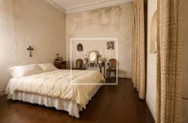 Building with Private Garden for Renovation in Lapa | Development Potential Building with Private Garden for Renovation in Lapa | Development Potential