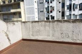 Building with Private Garden for Renovation in Lapa | Development Potential Building with Private Garden for Renovation in Lapa | Development Potential
