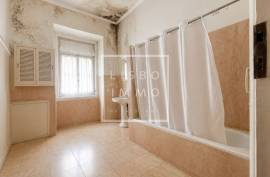 Building with Private Garden for Renovation in Lapa | Development Potential Building with Private Garden for Renovation in Lapa | Development Potential