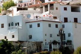 Exceptional 10-Bedroom Investment Property with 2 Self-Contained Apartments in Albondon, Granada