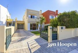 4 bedroom Villa in Torraltinha, Lagos