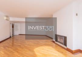 Luxury 3 Bedroom Apartment with Sea View, Pool and Garage – Britannia Building, Wall Luxury 3 Bedroom Apartment with Sea View, Pool and Garage – Britannia Building, Wall