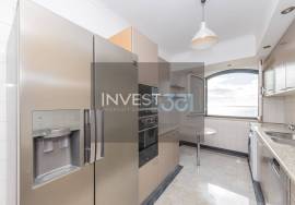 Luxury 3 Bedroom Apartment with Sea View, Pool and Garage – Britannia Building, Wall Luxury 3 Bedroom Apartment with Sea View, Pool and Garage – Britannia Building, Wall