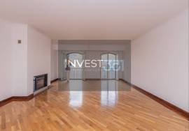 Luxury 3 Bedroom Apartment with Sea View, Pool and Garage – Britannia Building, Wall Luxury 3 Bedroom Apartment with Sea View, Pool and Garage – Britannia Building, Wall