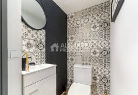 Excellent renovated 5-bedroom property with a swimming pool in Vale Judeu. Excellent renovated 5-bedroom property with a swimming pool in Vale Judeu.