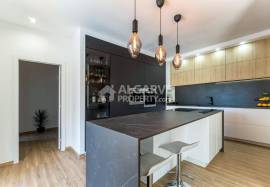 Excellent renovated 5-bedroom property with a swimming pool in Vale Judeu. Excellent renovated 5-bedroom property with a swimming pool in Vale Judeu.