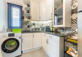 Excellent renovated 5-bedroom property with a swimming pool in Vale Judeu. Excellent renovated 5-bedroom property with a swimming pool in Vale Judeu.