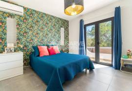 Excellent renovated 5-bedroom property with a swimming pool in Vale Judeu. Excellent renovated 5-bedroom property with a swimming pool in Vale Judeu.