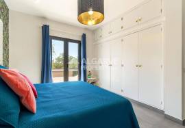 Excellent renovated 5-bedroom property with a swimming pool in Vale Judeu. Excellent renovated 5-bedroom property with a swimming pool in Vale Judeu.