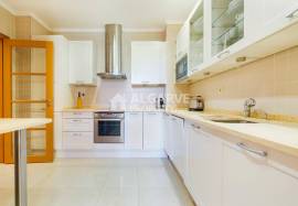Luxury 2-Bedroom Apartment Next to Victoria Golf Course in Vilamoura, Algarve Luxury 2-Bedroom Apartment Next to Victoria Golf Course in Vilamoura, Algarve