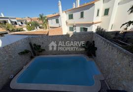 7-bedroom house in a quiet residential area close to the beach and the airport. 7-bedroom house in a quiet residential area close to the beach and the airport.