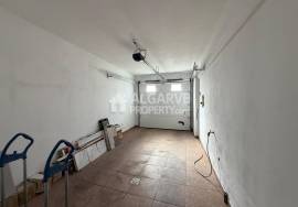 7-bedroom house in a quiet residential area close to the beach and the airport. 7-bedroom house in a quiet residential area close to the beach and the airport.