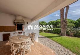 Spacious 5-Bedroom Villa on the Golf with Sea Views in Vilamoura Spacious 5-Bedroom Villa on the Golf with Sea Views in Vilamoura
