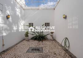 Spacious 5-Bedroom Villa on the Golf with Sea Views in Vilamoura Spacious 5-Bedroom Villa on the Golf with Sea Views in Vilamoura