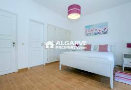 Spacious 5-Bedroom Villa on the Golf with Sea Views in Vilamoura Spacious 5-Bedroom Villa on the Golf with Sea Views in Vilamoura