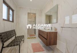 Spacious 5-Bedroom Villa on the Golf with Sea Views in Vilamoura Spacious 5-Bedroom Villa on the Golf with Sea Views in Vilamoura